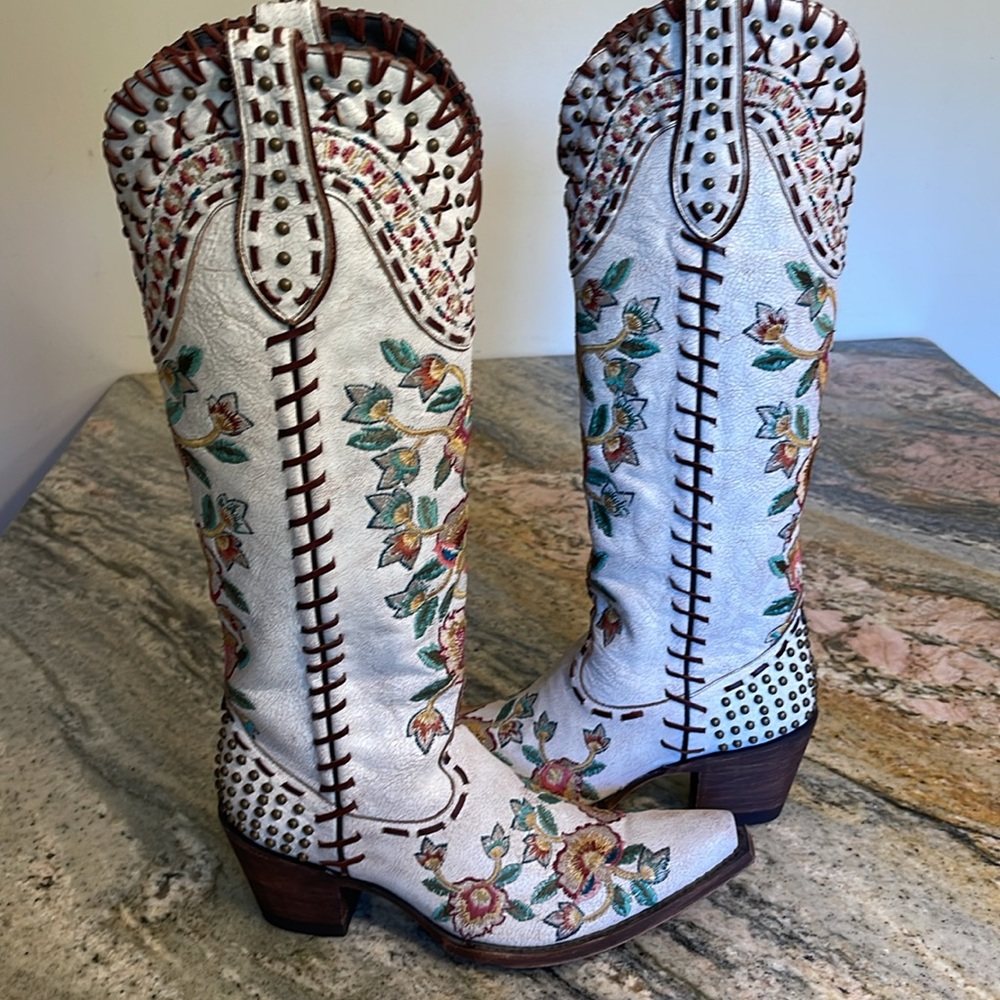 Double D Ranch Ivory Floral Embroidered Western Boots with Brown Trim - Picture 3 of 9